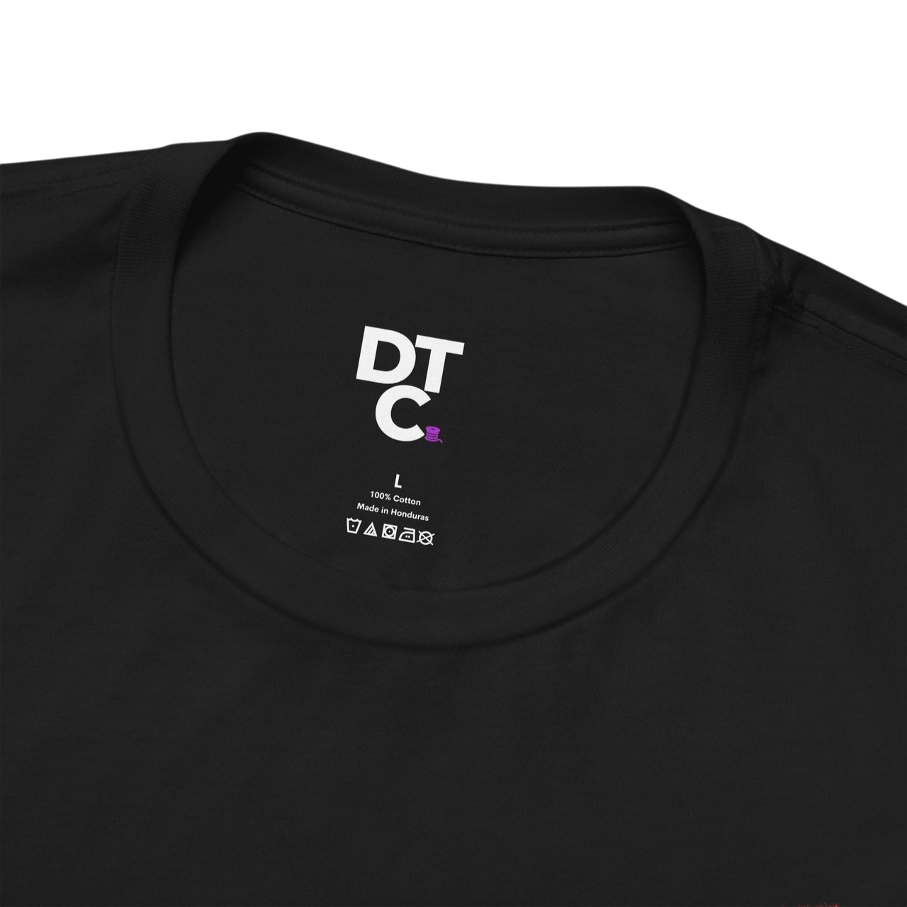 DailyThreadCo. black 100% cotton t-shirt with a Roman skull graphic and "Aut Vincere Aut Mori" text. Crew neck, short sleeves.